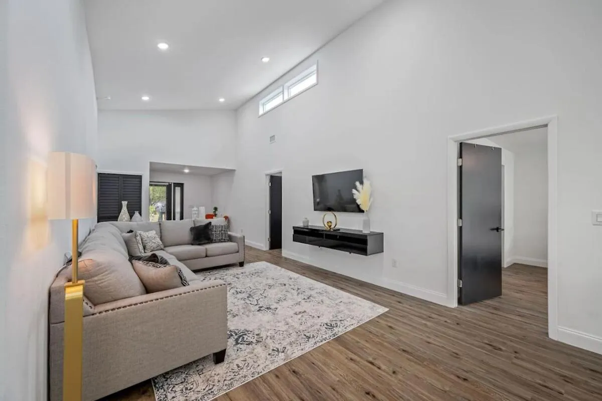 度假居 Luxury 3 Bdrm Home - Busch Gardens - Fairgrounds 坦帕