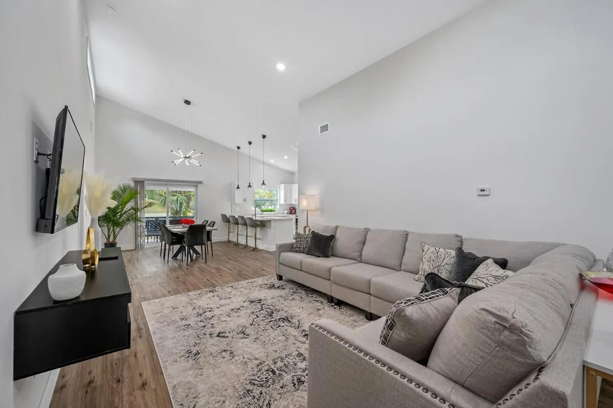 Luxury 3 Bdrm Home - Busch Gardens - Fairgrounds 坦帕
